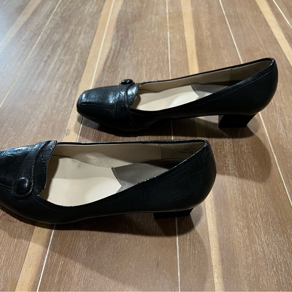George Heels - Picture 3 of 5